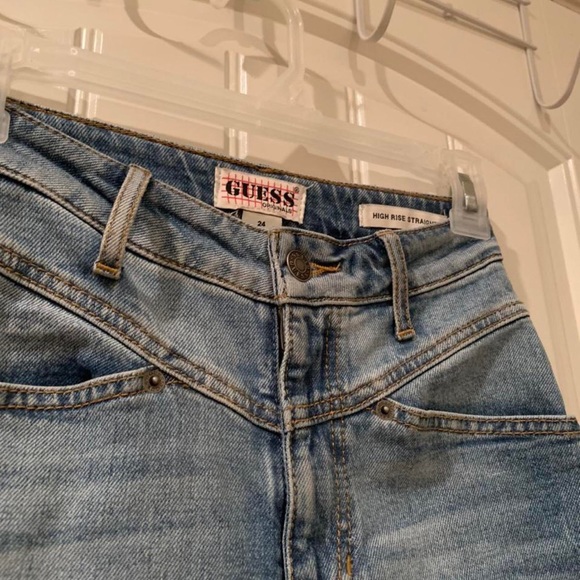 MID WASH GUESS ORIGINALS HIGH WAISTED MOM JEANS - Picture 4 of 5